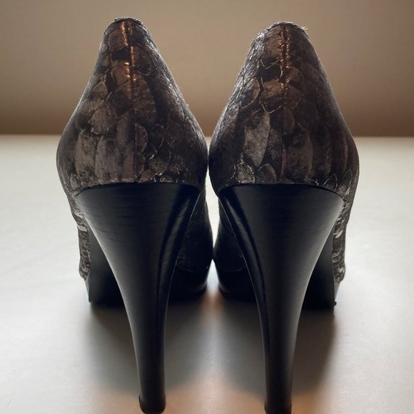 Calvin Klein 8.5 Sexy Metallic Snake-Print Stilettos - Picture 2 of 10